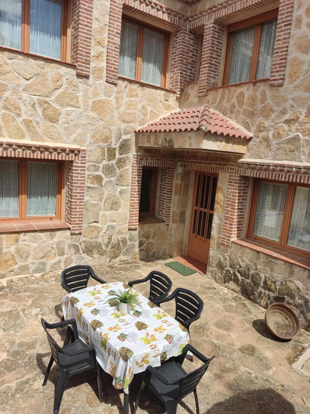 Casa Rural El Pajar Navaluenga Exterior photo